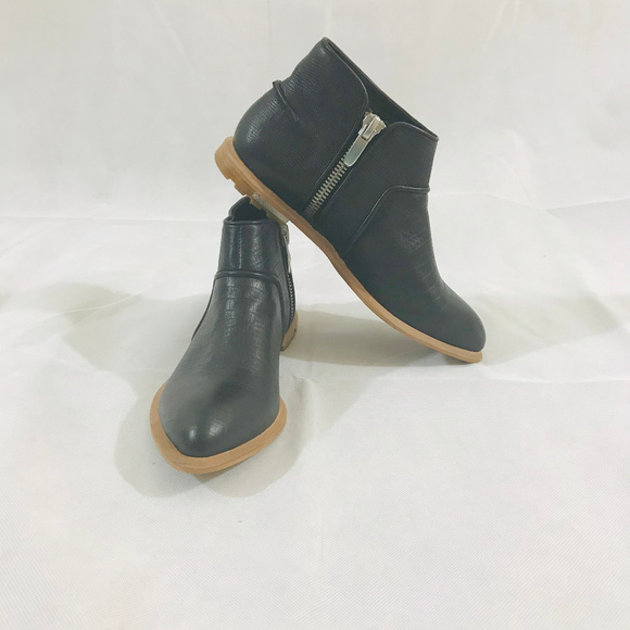 Black Calvin Klein Fashion Boots- Size 7 - Picture 2 of 8